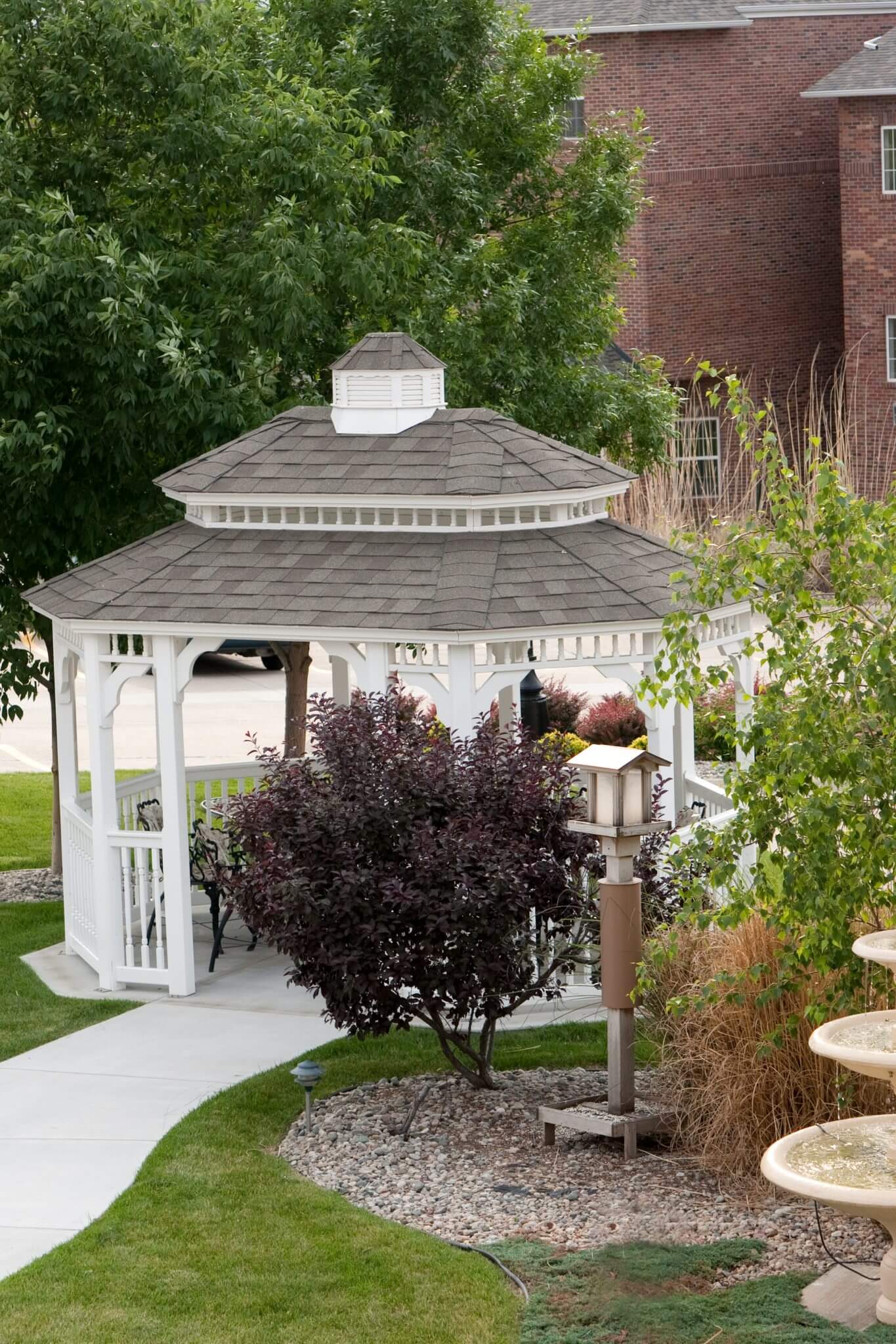 3 tiered fountain and gazebo at the waterford williamsburg assisted living campus